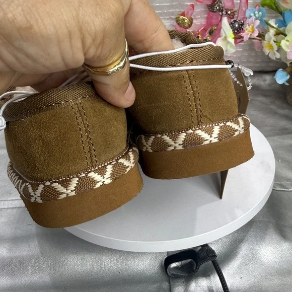 (S4) Bearpaw platform slippers, size 10, new, made of sheepskin, warm and cozy. - Picture 10 of 11